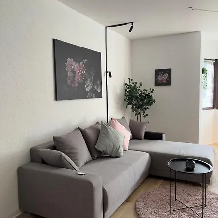 Moebliertes 2-zimmer In Der Stadtmitte - Living Apartman Sindelfingen