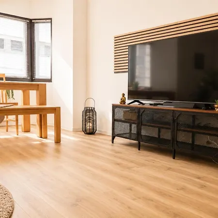Living - Hochwertige 2-zimmer-wohnung -60 Qm- Mit Grosser Terrasse, Stadtmitte Apartamento *